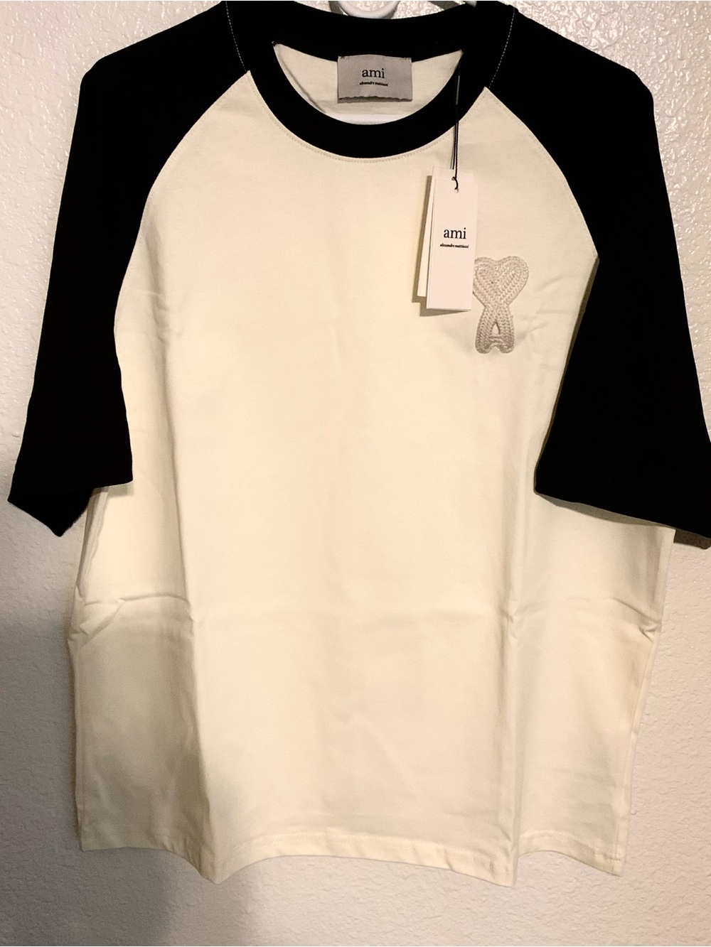 Ami Two-Tone Cream and Black Raglan Short Sleeve Tee